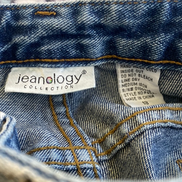 Please check bundle!
Jeanology Distressed and Embellished Jeans size 18 - Picture 1 of 9